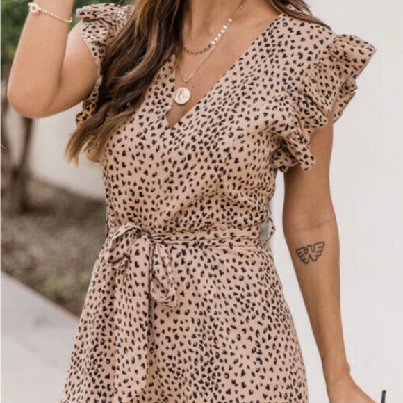 Pink Lily cheetah romper - Picture 4 of 5